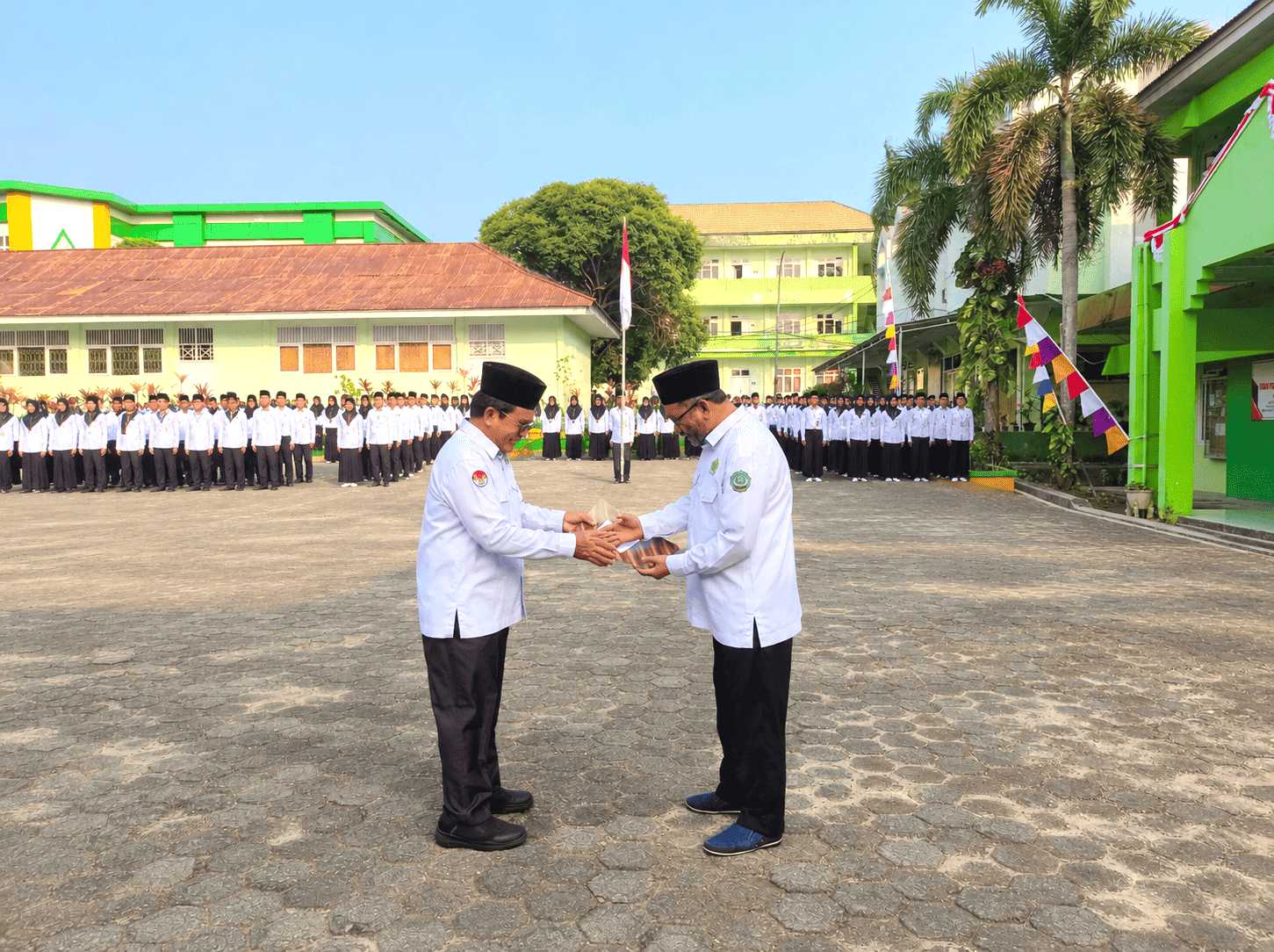 Penyerahan SK Kenaikan Pangkat Hingga Suanggi SCOPUS: Warnai Giat Apel Pagi