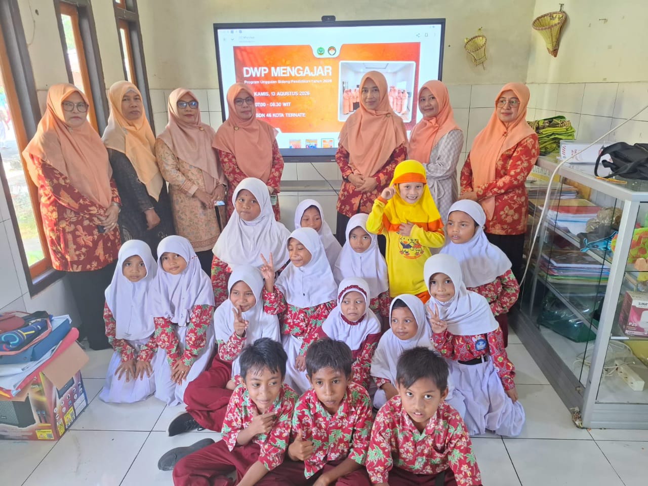 Perkuat Ekosistem Pendidikan, DWP IAIN Ternate Gelar Kegiatan Mengajar di SDN 46 Ternate